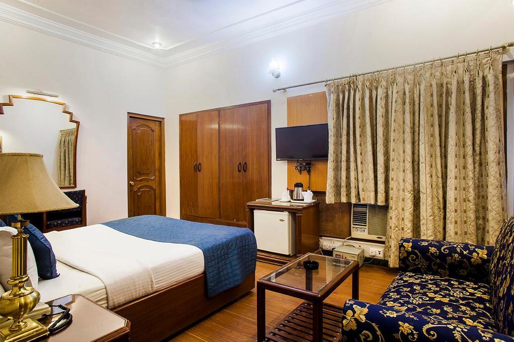 Hotel Imperial House Allahabad Bagian luar foto