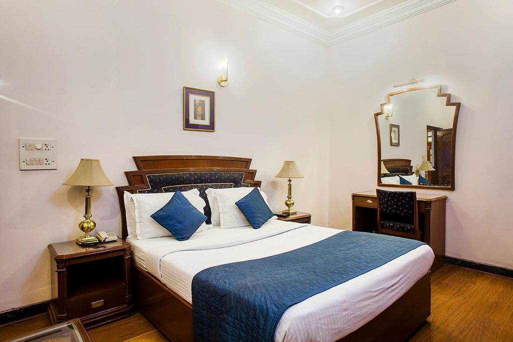 Hotel Imperial House Allahabad Bagian luar foto