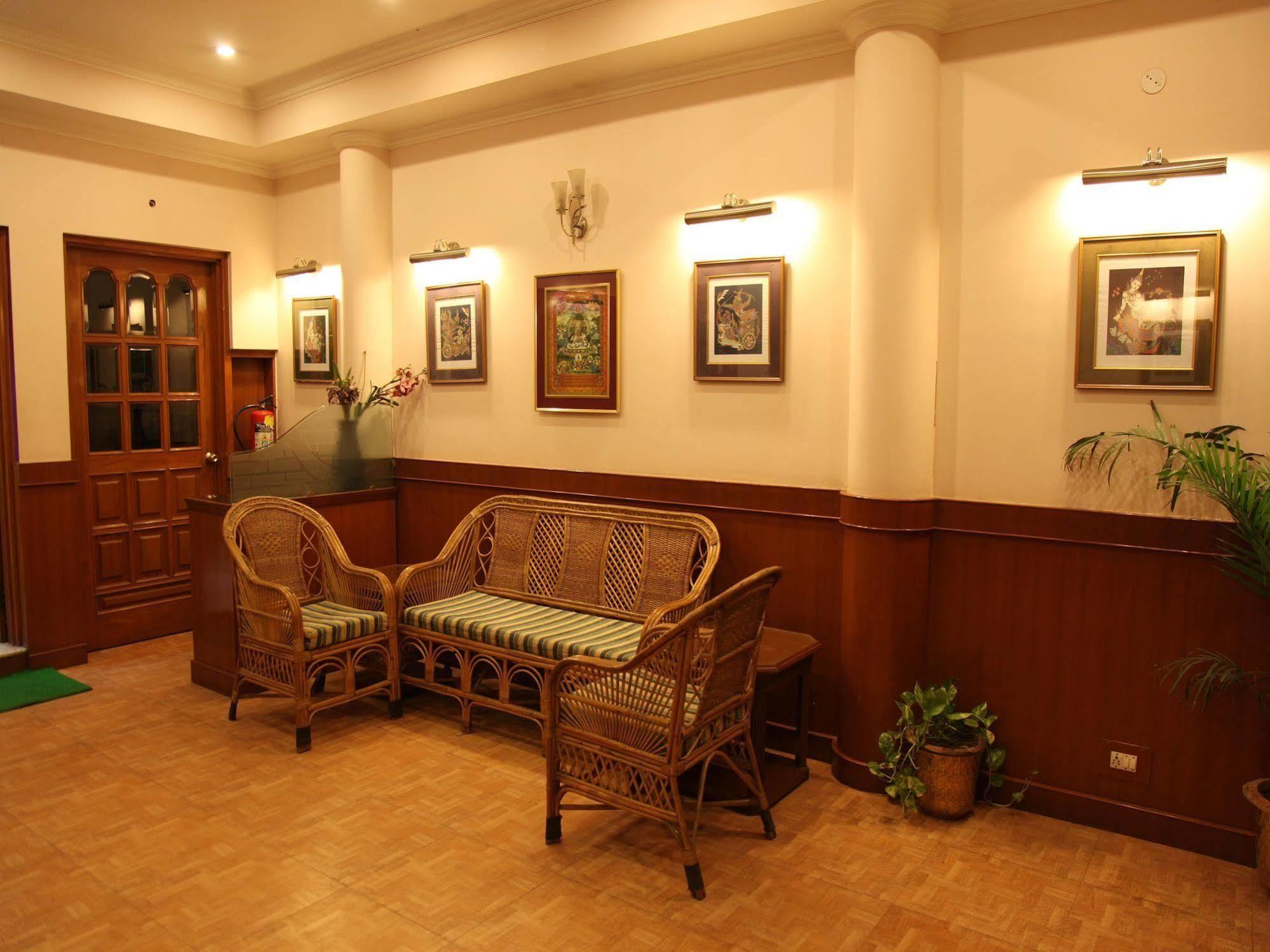 Hotel Imperial House Allahabad Bagian luar foto