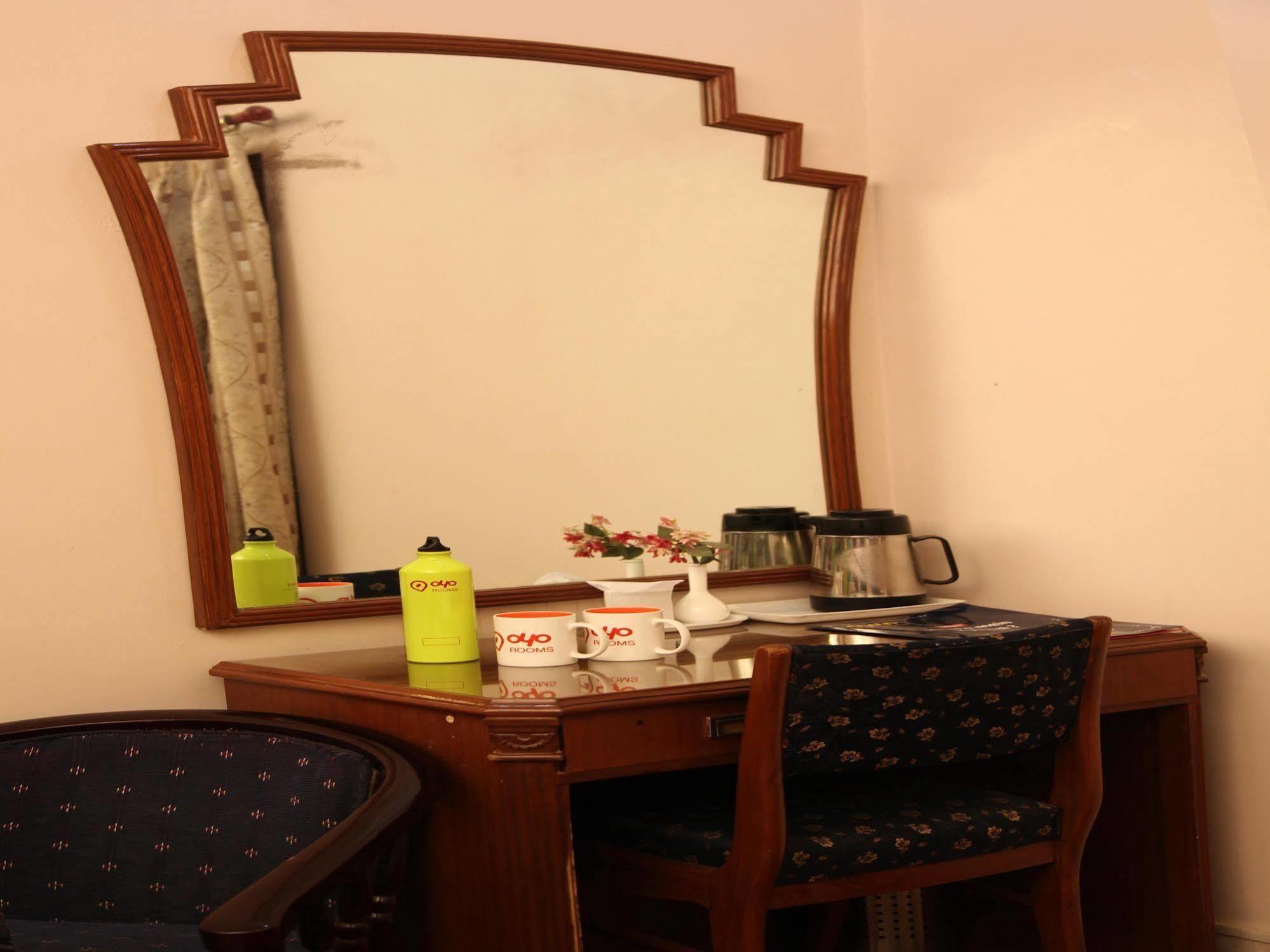 Hotel Imperial House Allahabad Bagian luar foto