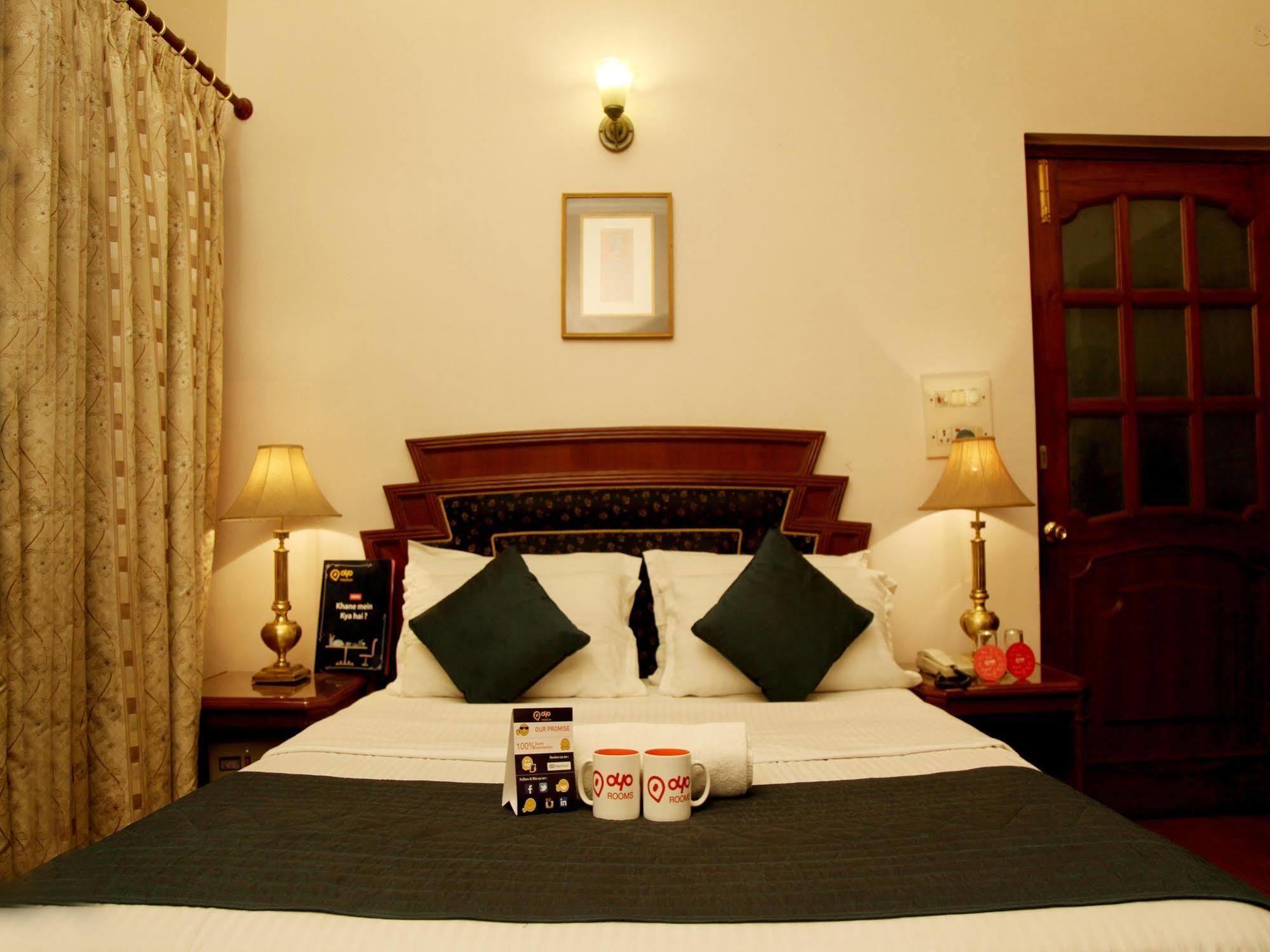 Hotel Imperial House Allahabad Bagian luar foto