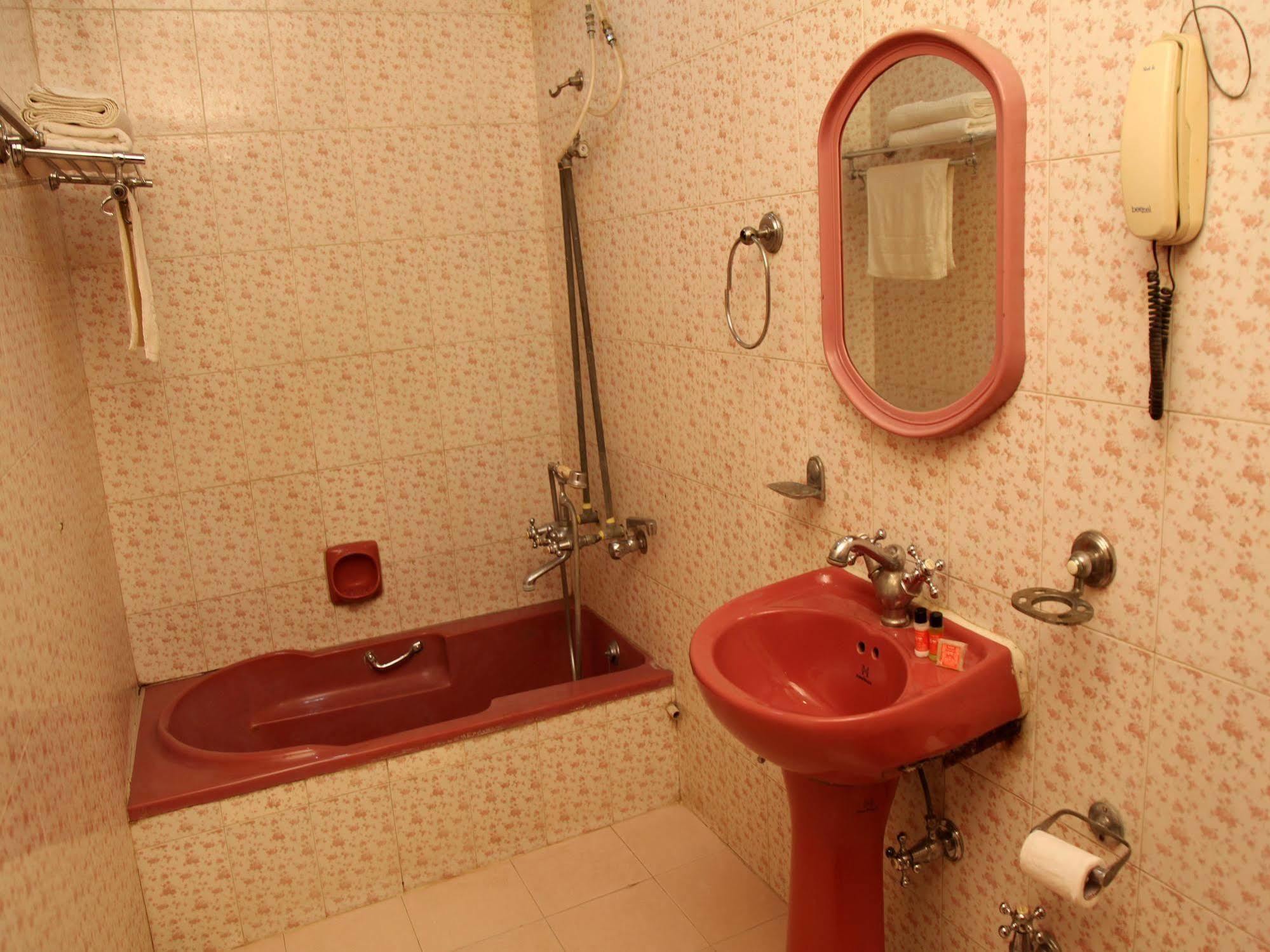 Hotel Imperial House Allahabad Bagian luar foto