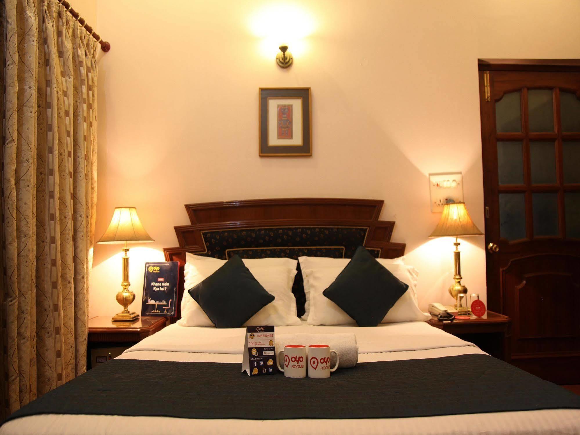 Hotel Imperial House Allahabad Bagian luar foto