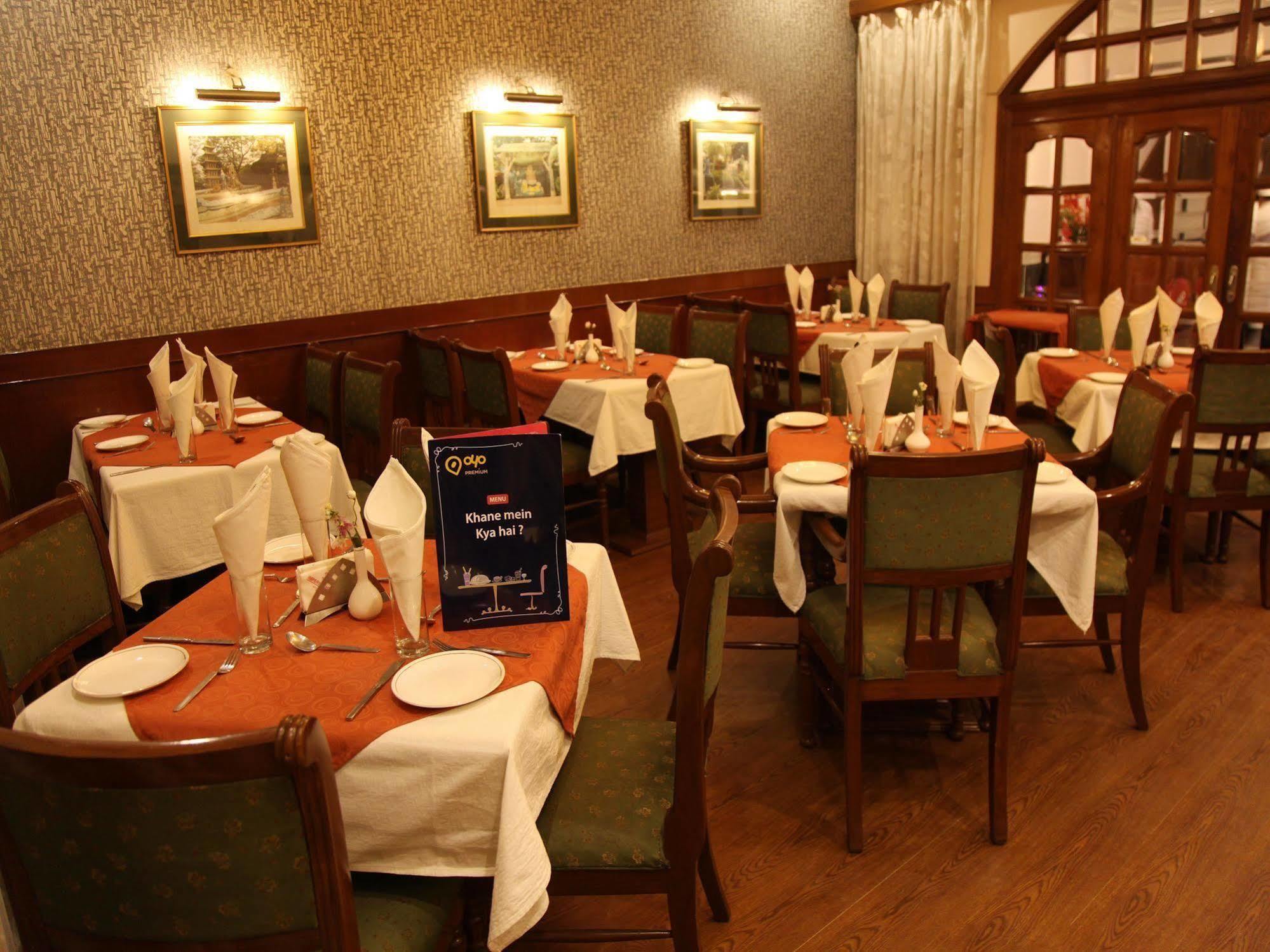Hotel Imperial House Allahabad Bagian luar foto