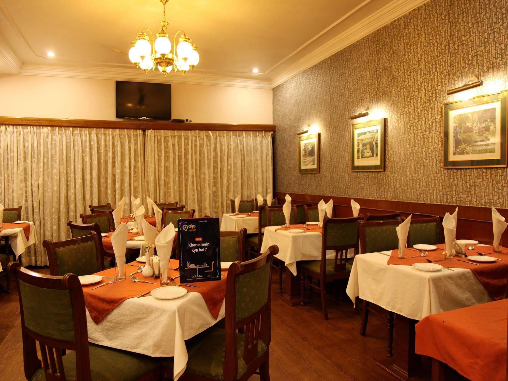 Hotel Imperial House Allahabad Bagian luar foto